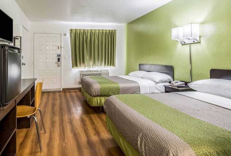 Motel 6 Lomaland