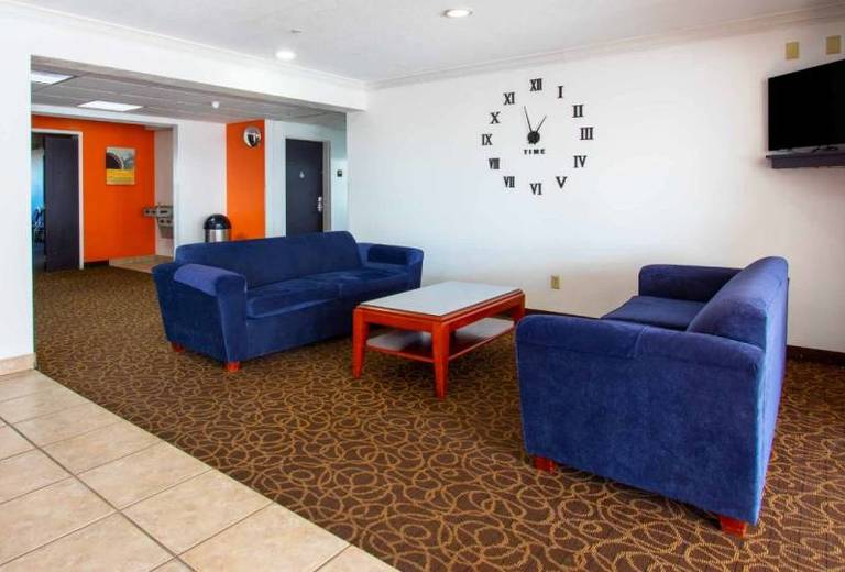 Motel 6 Gateway South East