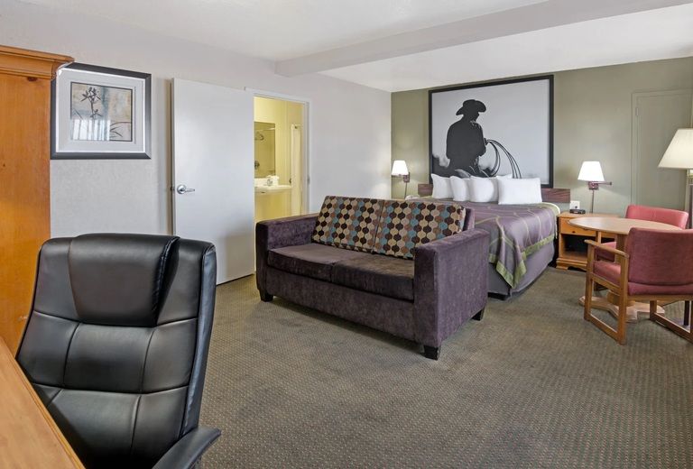 Super 8 by Wyndham Airport